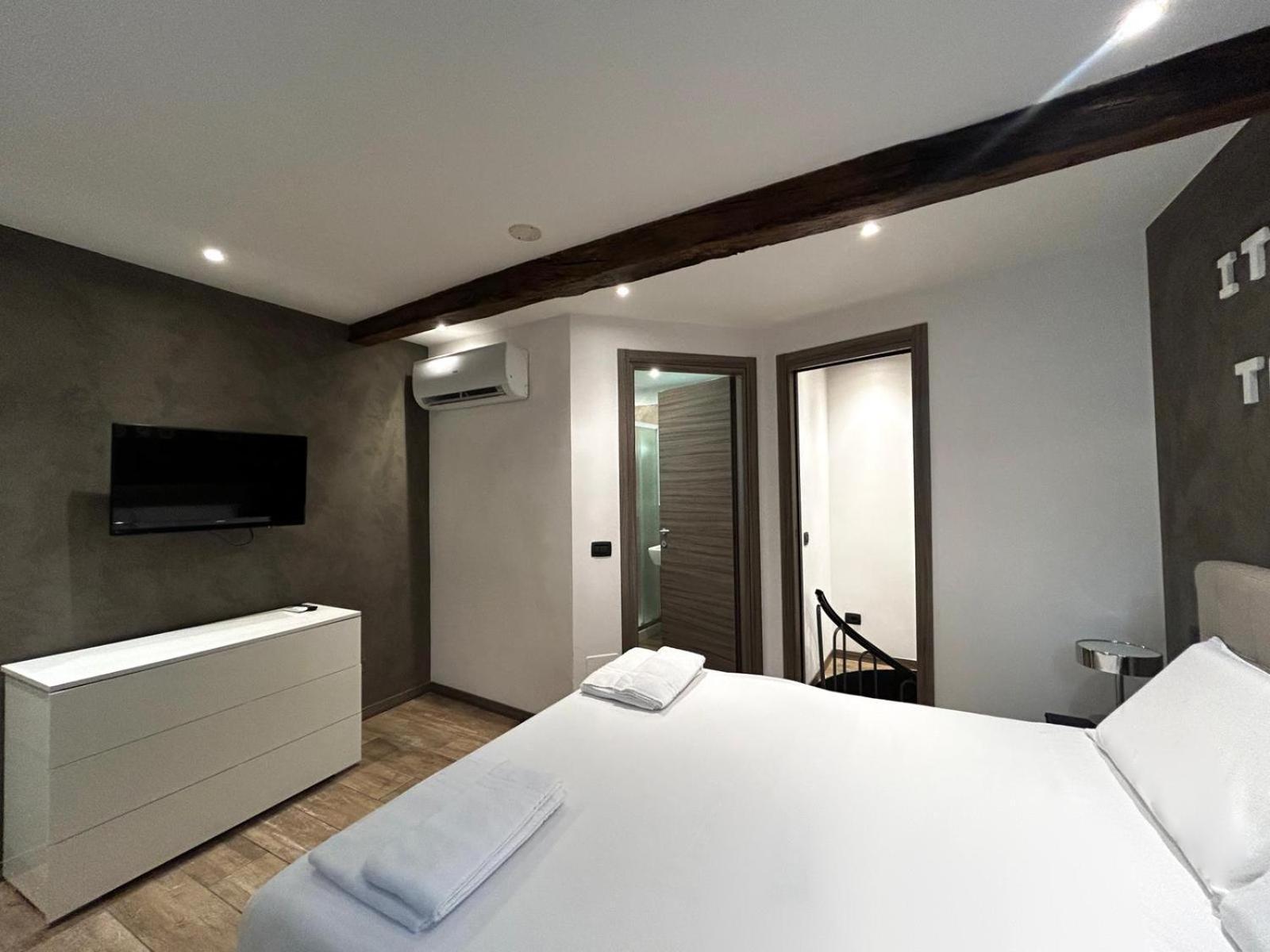 Leonardo Duplex Apartment Милан Экстерьер фото